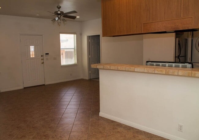 Photo - 1904 W 42nd St Unidad B
