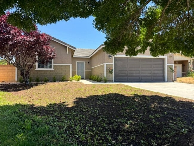 Building Photo - Gorgeous Remodeled 3+2 - $3000