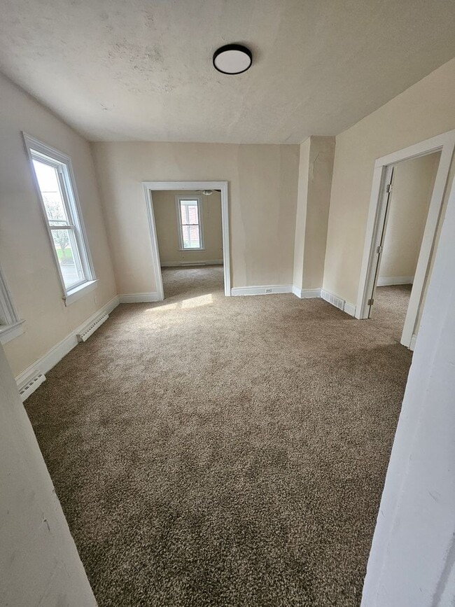 Building Photo - 4 bedroom single family home