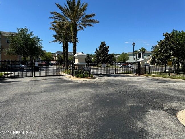 Photo - 4935 Islamorada Ln Unidad 304