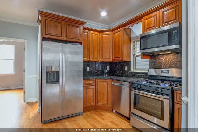 Building Photo - 572 Liberty Ave Unit 1