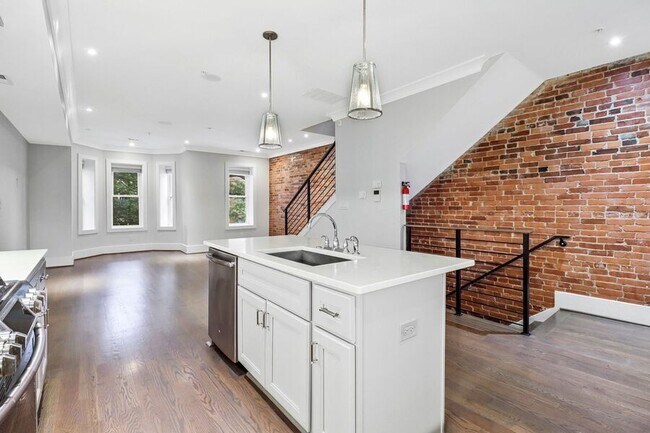 Photo - 51 Quincy Pl NE