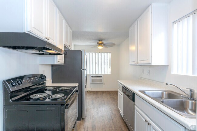 1 BR, 1BA - 585SF