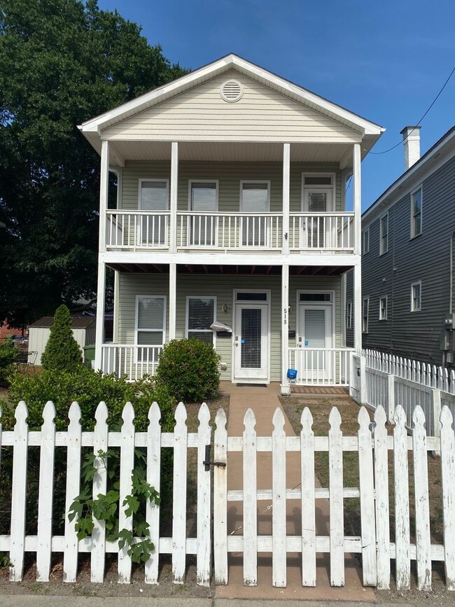 Building Photo - Great Downtown Location Rental