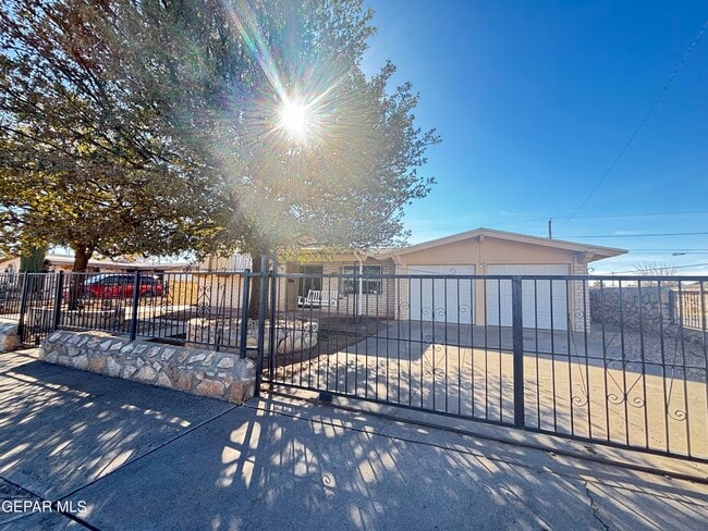 Photo - 5700 Prince Edward Ave