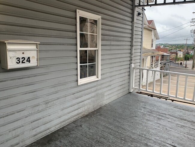 Photo - Downtown House - 6 Bedroom/ 2 Bathroom Lar...