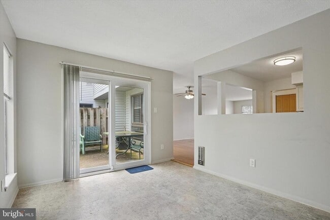 Photo - 102 Revere Dr