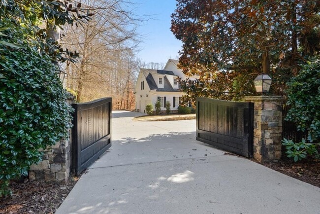 Photo - 1124 Moores Mill Rd NW