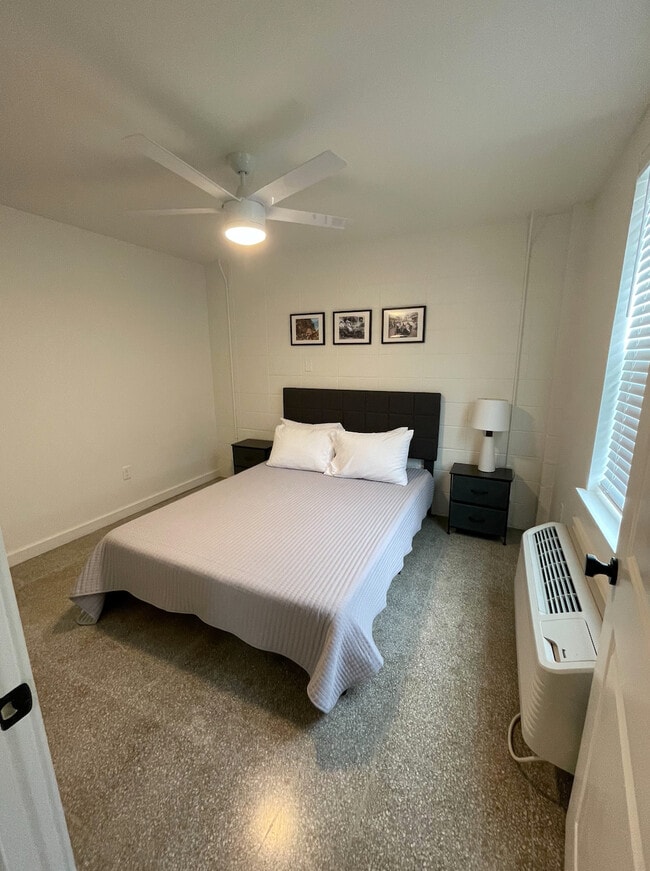 Dormitorio de la unidad - Studio Arms Apartments