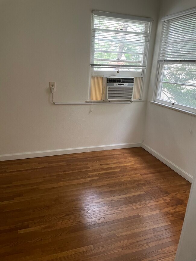 Dining - 1123 12th St Unit B