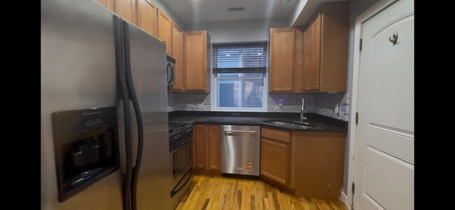 Photo - 1430 N Maplewood Ave Unit 302