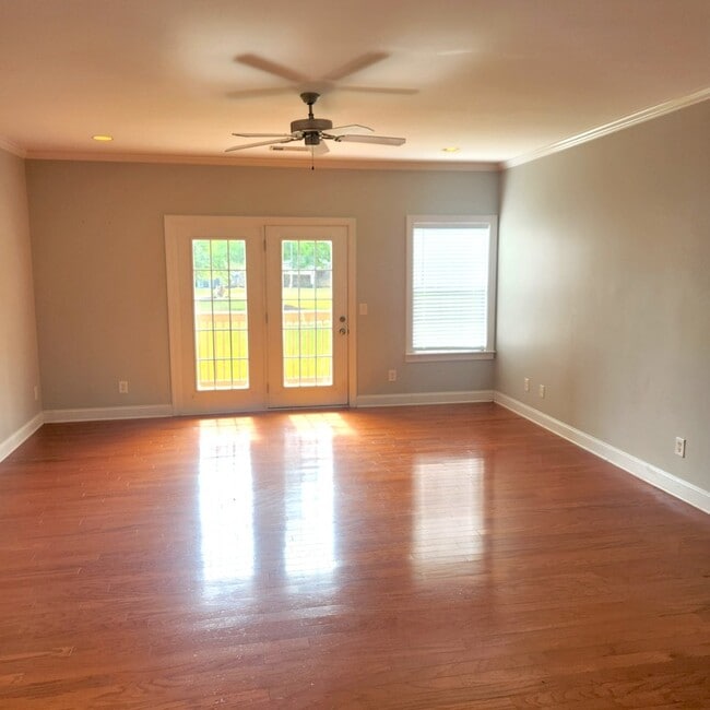 Photo - 364 Easterlin Way