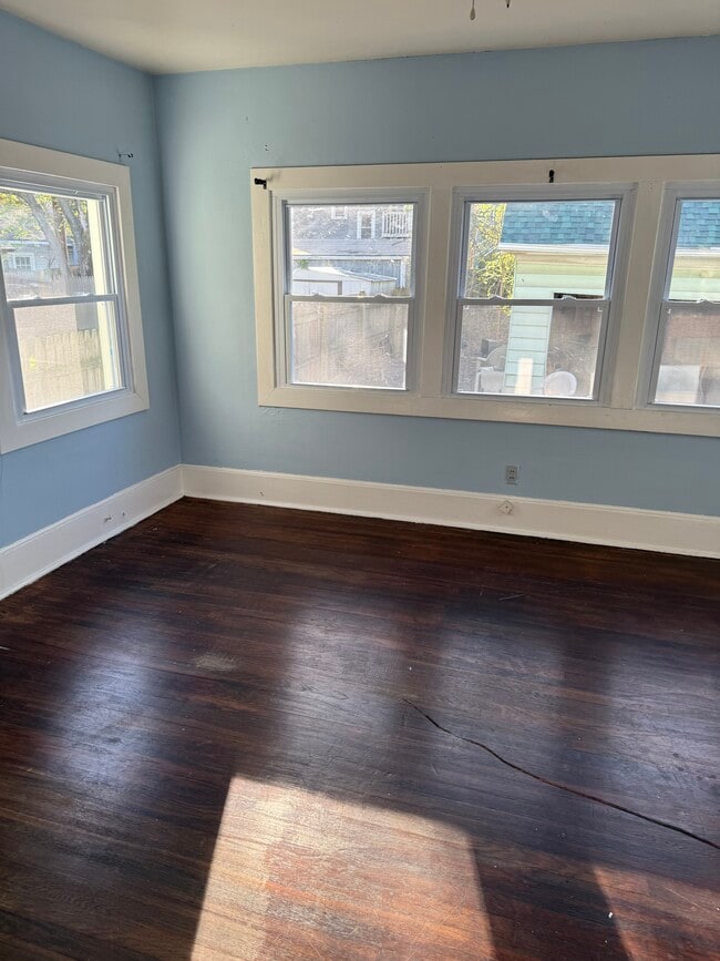 Photo - 1324 W 108th St