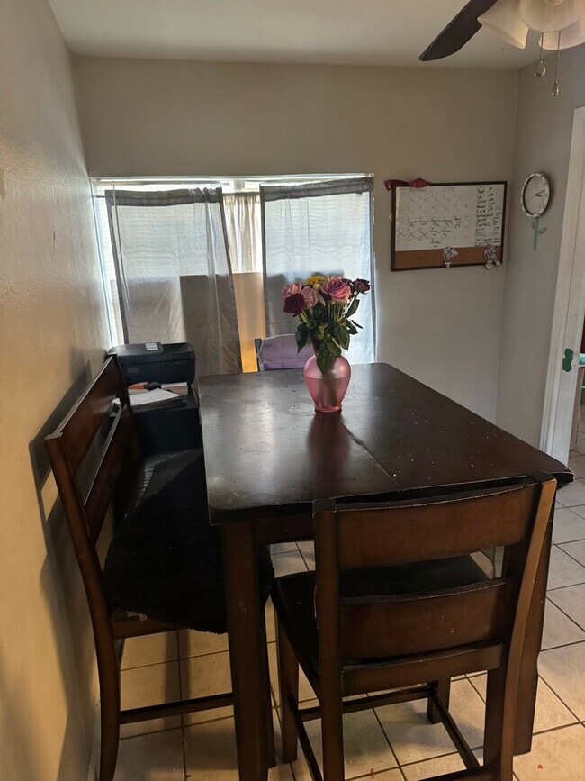 Photo - 6417 Rolla St