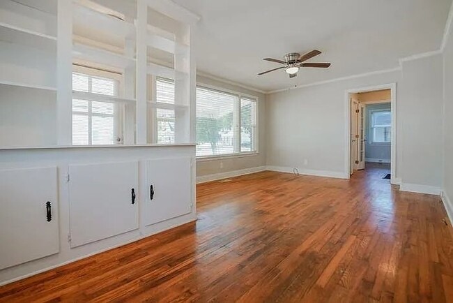 Photo - 1646 Oak St