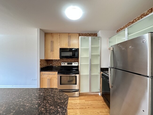 1442 N Dearborn St Unit B5