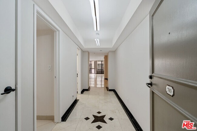 Photo - 10660 Wilshire Blvd Unidad 703