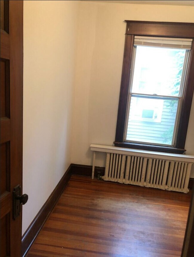 Photo - 374 Morris St Unit 2ND FLOOR 5 BEDROOM