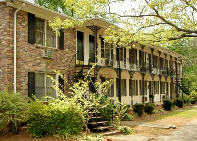 Photo - Colonial Apartments