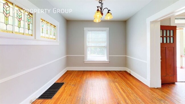 Photo - 280 E Oakland Ave