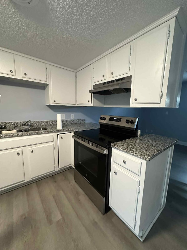 Photo - 824 Tanner St