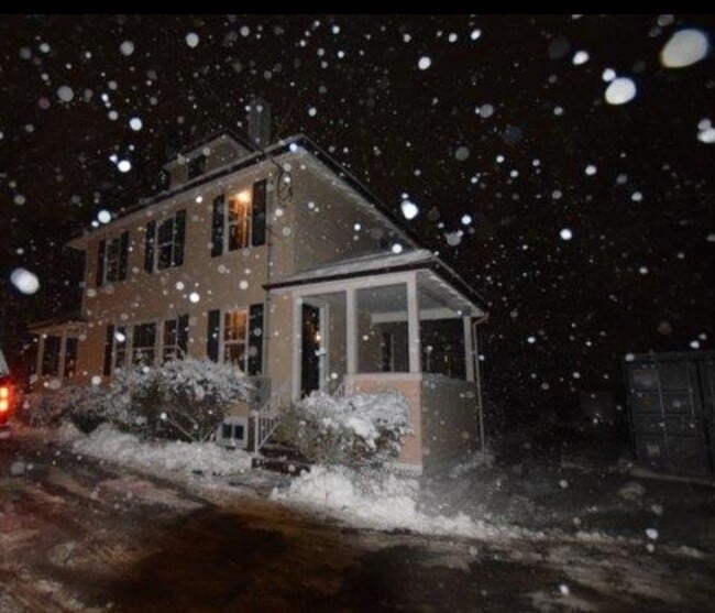 Building Photo - 236-238 High St Unit 1