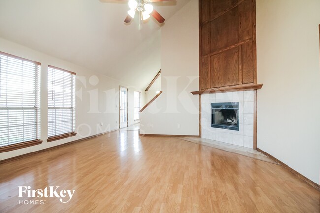 Photo - 2504 Tyler Ln