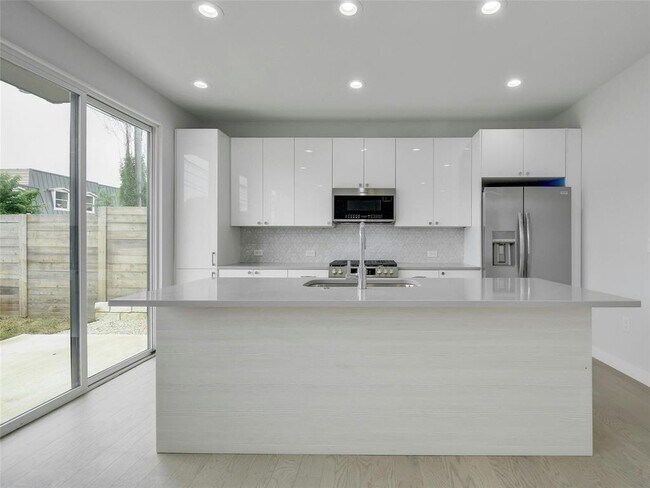 313 Blackson Ave Unit B