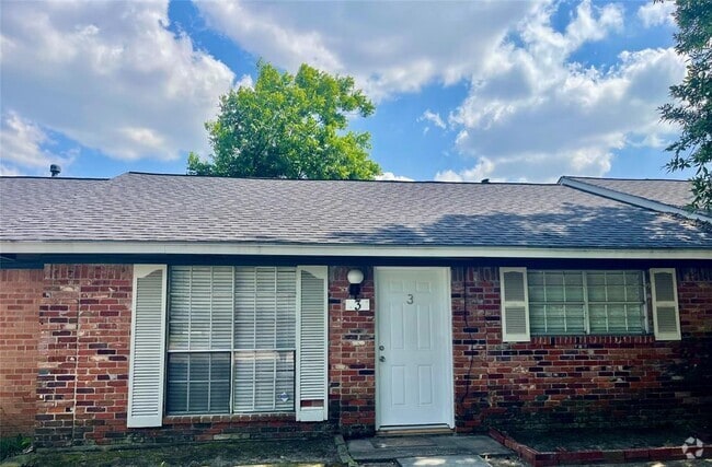 Building Photo - 9775 Pine Lake Dr Unit 3 Rental