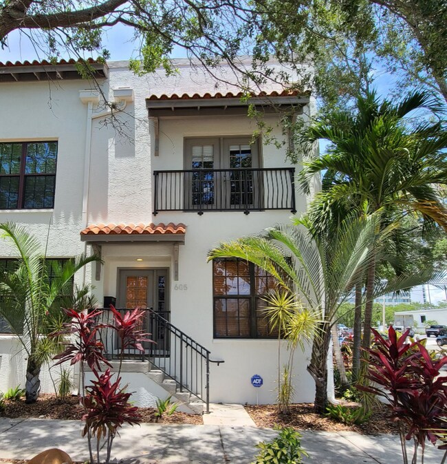 Building Photo - 605 3rd Ave S Rental