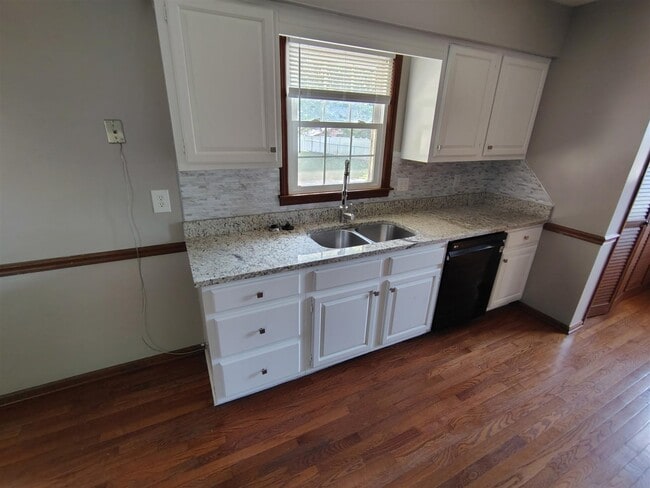 700 Peachtree Ln