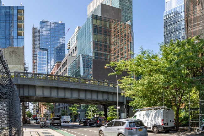 Photo - 515 W 29th St