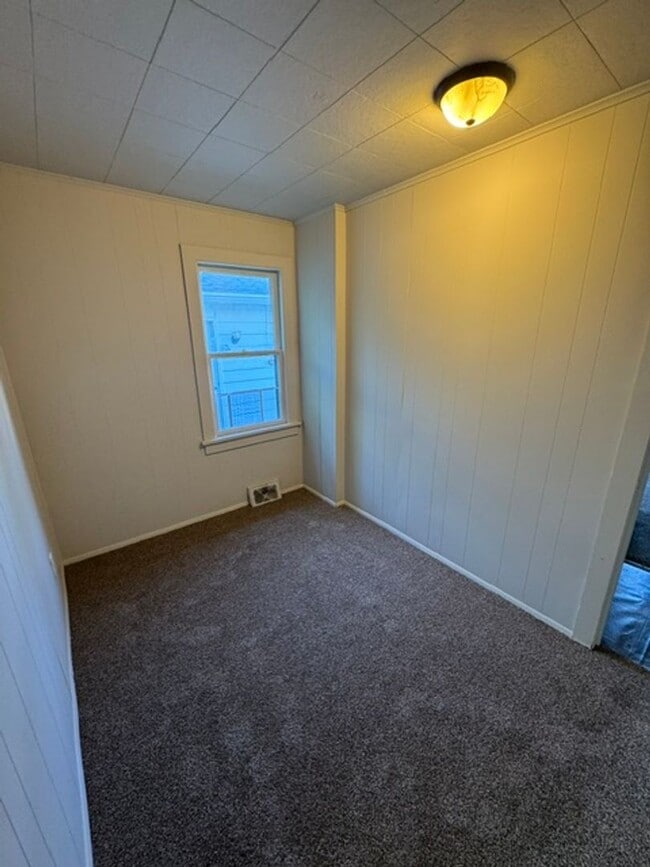 Photo - 5421 Webster St