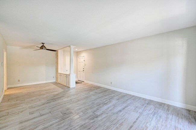 2230 S Piney Point Rd Unit 104