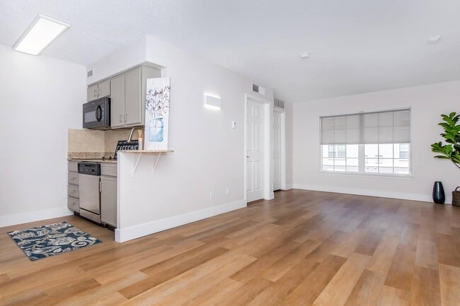 Building Photo - North Pointe Rental