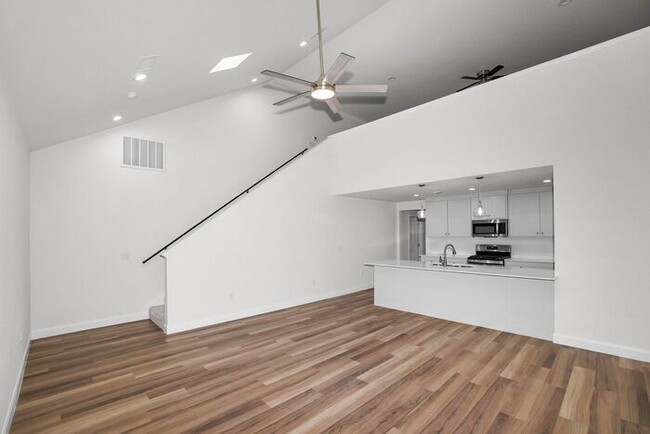 Photo - 7614 Woodford Ave