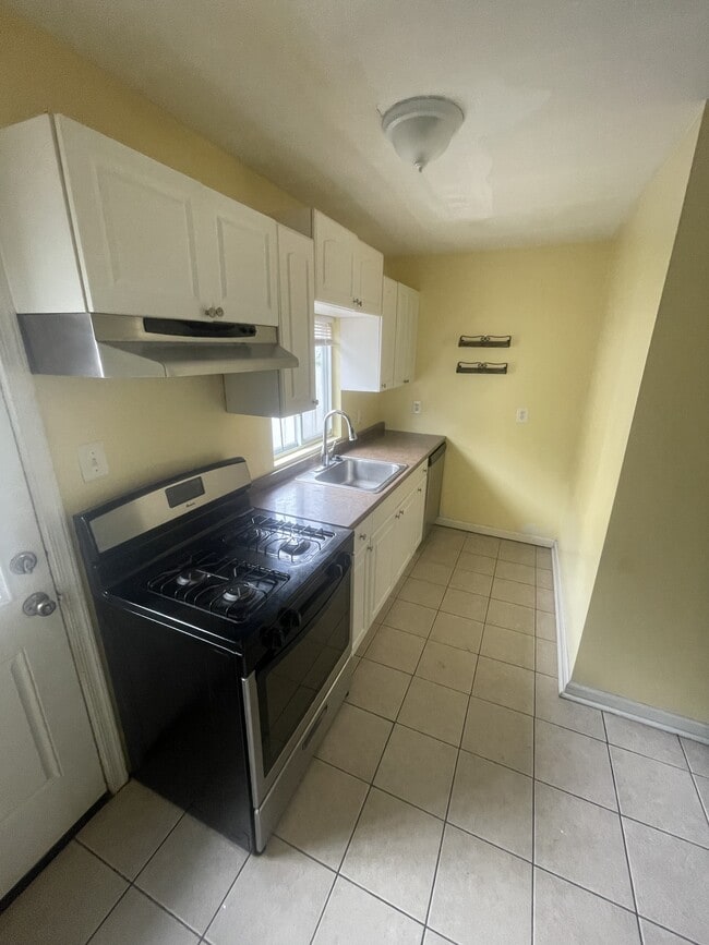 Photo - 815 Livingston St