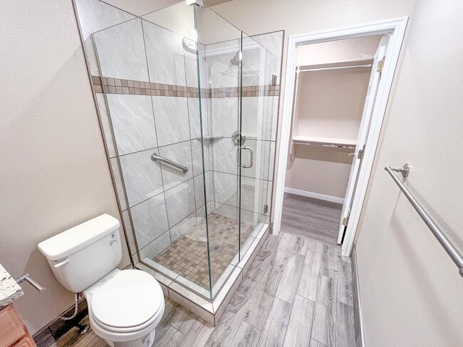 Photo - 1060 Louis St