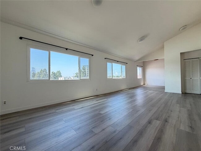 Building Photo - 911 N Beaudry Ave