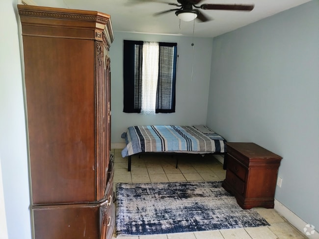 Building Photo - 1113 E Oak St Rental