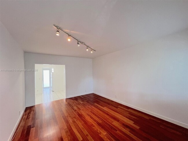 Building Photo - 1235 Euclid Ave Unit 14 Rental