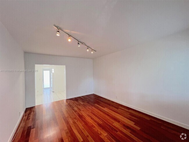 Building Photo - 1235 Euclid Ave Unit 14 Rental