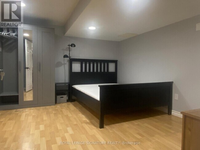 Photo - 72 Whitehorn Crescent