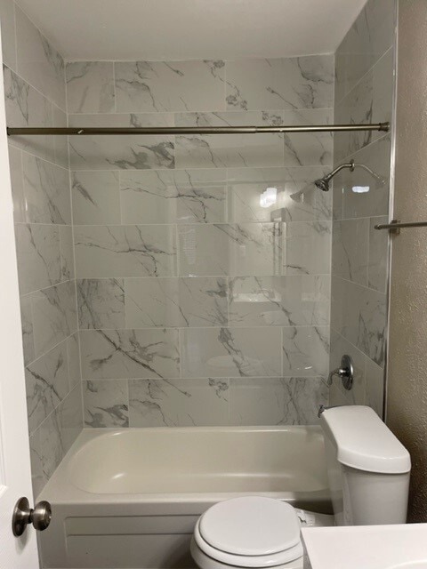 Beautiful tile in tub!