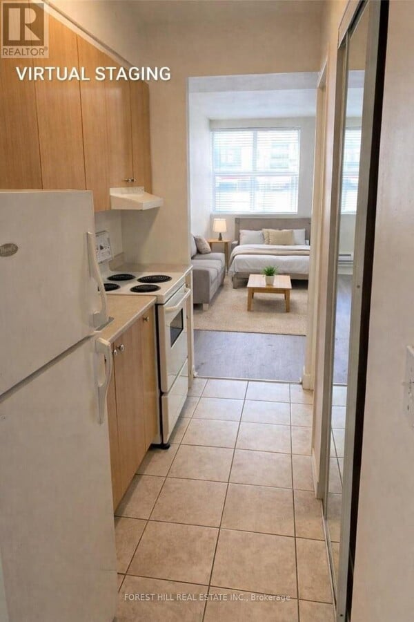 Photo - 126 Dundas St E