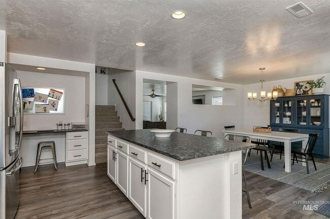 Photo - Large 5 Bedroom 3 Bath Home in Meridian _ Dog Friendly!