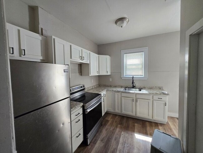 Building Photo - 641 N Goodman St Unit Lower