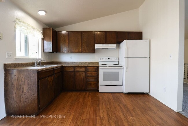 Photo - 1488 E 8th St Unit 2