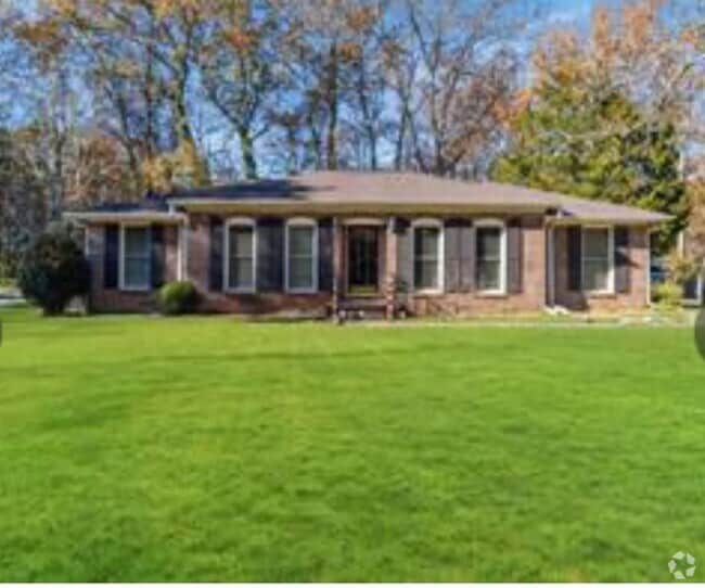 Building Photo - 348 Pine Forest Dr Rental