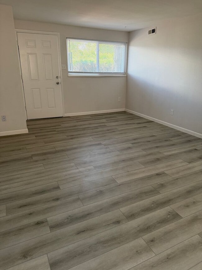 Photo - Eagleview Ct-1809 Unit #1